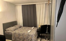 Schoenes Zimmer In Bahnhofsnaehe In Einer Wohnung Mit Grosser Terrasse