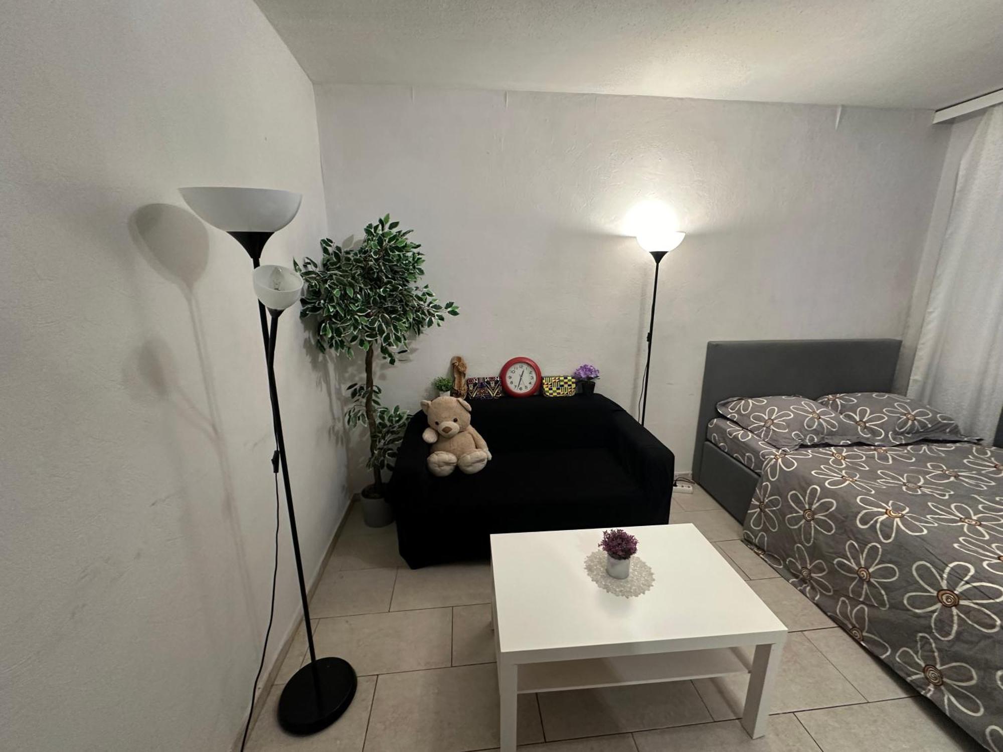 Schoenes Zimmer In Bahnhofsnaehe In Einer Wohnung Mit Grosser Terrasse Gießen Exterior foto