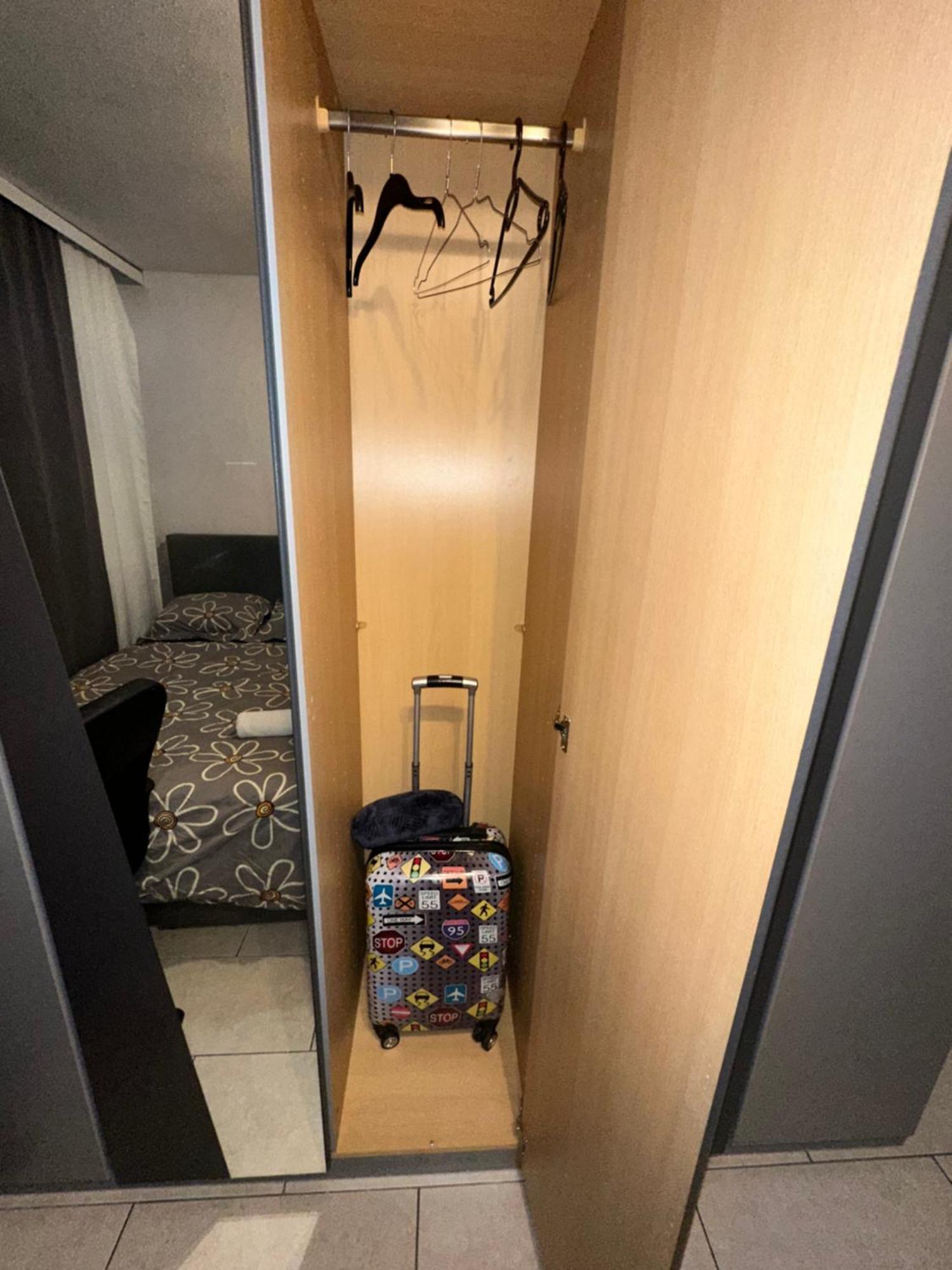 Schoenes Zimmer In Bahnhofsnaehe In Einer Wohnung Mit Grosser Terrasse Gießen Exterior foto